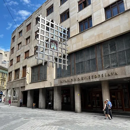 Revon Art-deco Laurinska, Parking Options Old Town