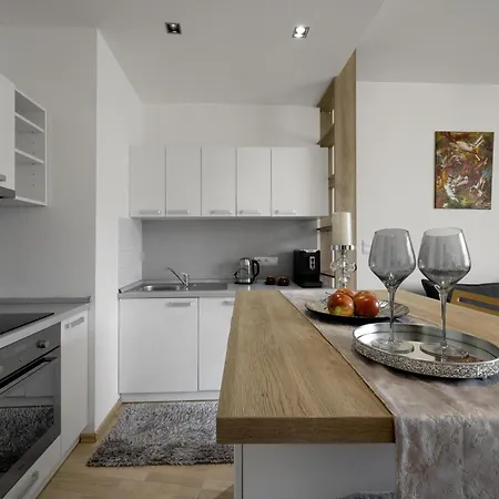 Apartment Revon Art-deco Laurinska *