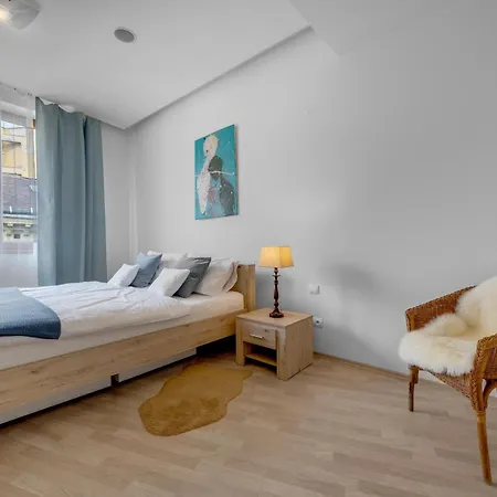 Revon Art-deco Old Town Apartman *